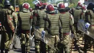 Kenya Defence Forces Officers in action. Kenya Defence Forces Officers in action.