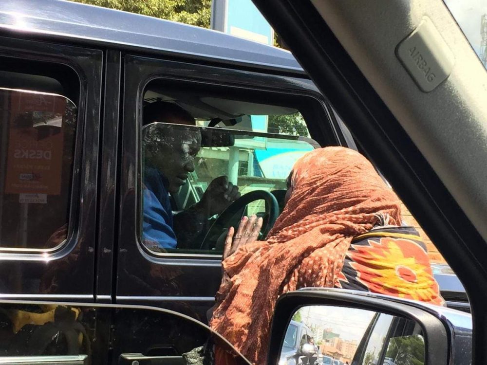 President Uhuru Kenyatta caught on Camera driving himself