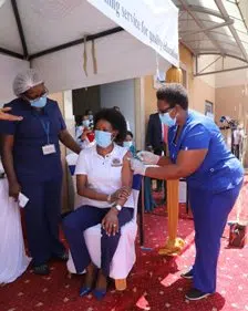 Dr. Nancy Macharia (centre) receives her Covid 19 jab at TSC head quarters in Upper Hill, Nairobi. She called on teachers to take advantage of this exercise and get vaccinated.
